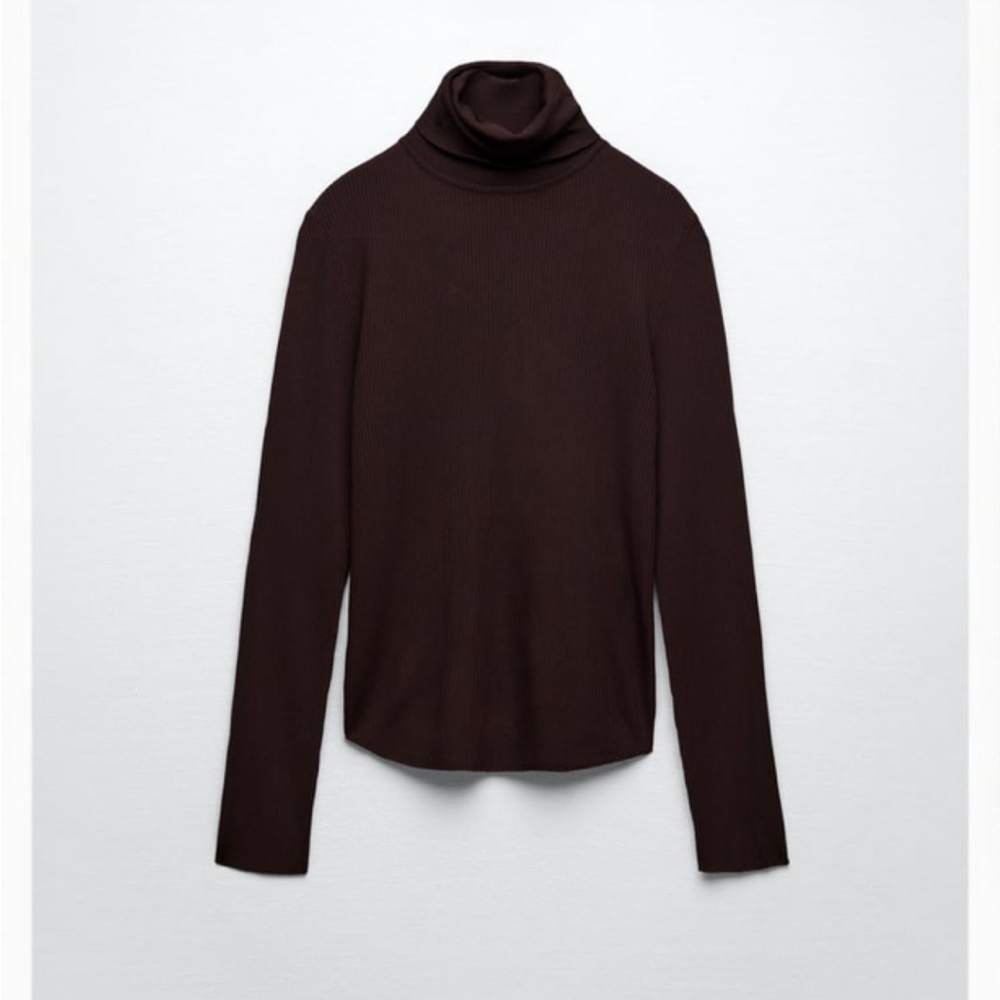 Basic extra fine knit sweater from Zara 
Size small